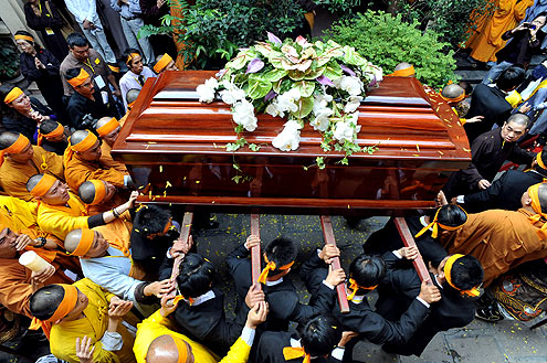 Traditional Buddhist Funeral.  Credit: news.chaobuoisang.net