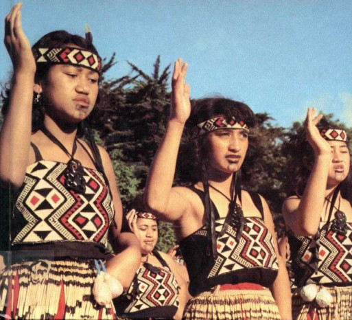 Native new zealand ceremony, Tangihanga, Maori funeral, Maori girls, new zealand funeral