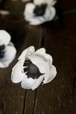 diy-paper-anemones-003-300x450_Ruffledblog