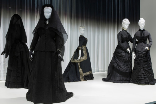 Mourning dresses from 1815 to 1915, clothing for funerals and mourning