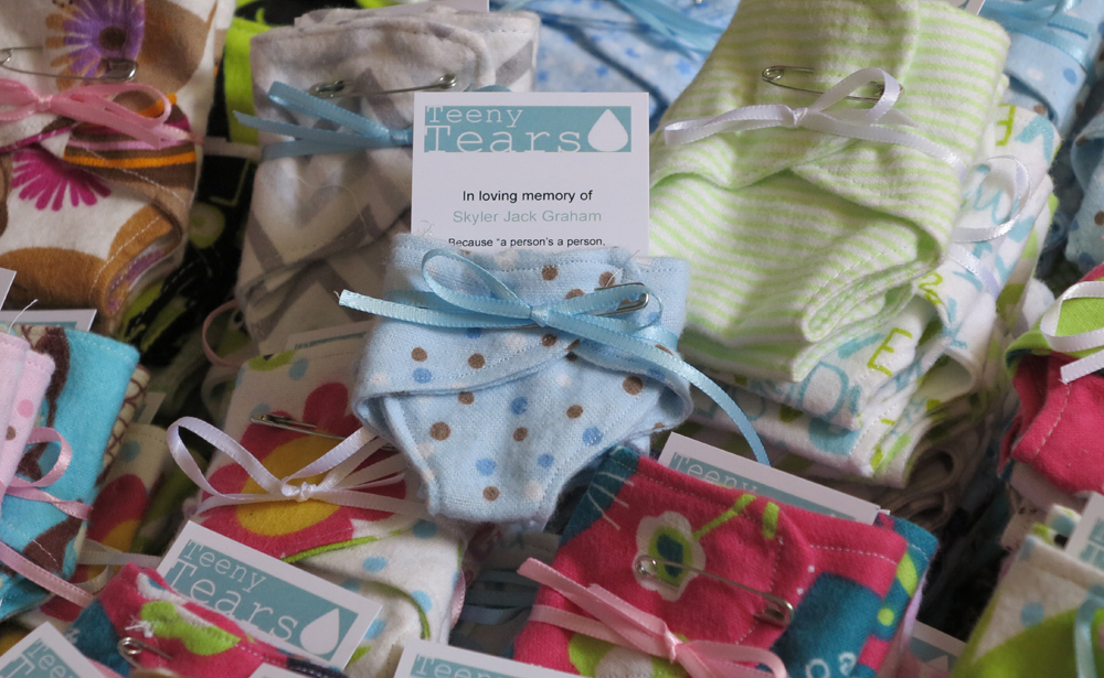 Appropriate size diapers for stillborn children in different gestational stages.