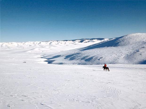 Walking into the Mongolian winter 