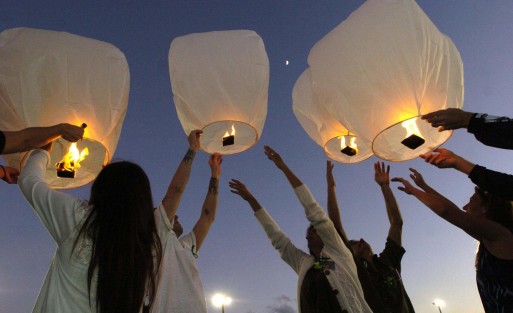Memorial service releasing Chinese sky lanterns