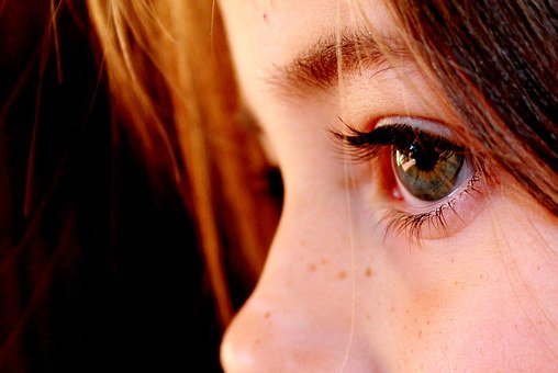 A child's eyes as she experiences the dying of someone she loves