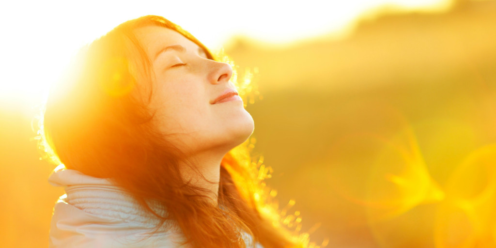 Young firls staring up at the sun using cognitive reappraisal to cope with grief. 