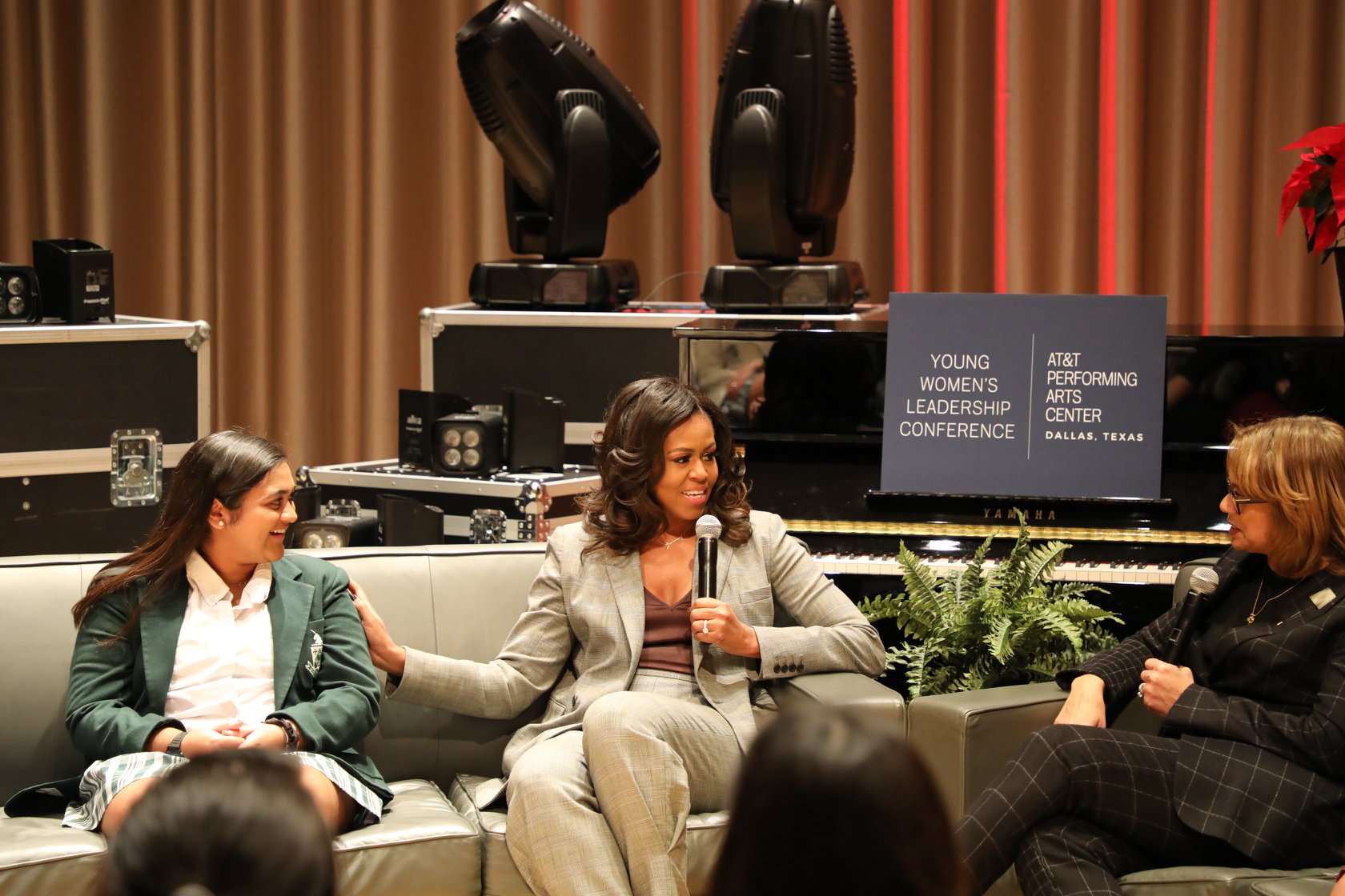 "Becoming" by Michelle Obama book tour commences