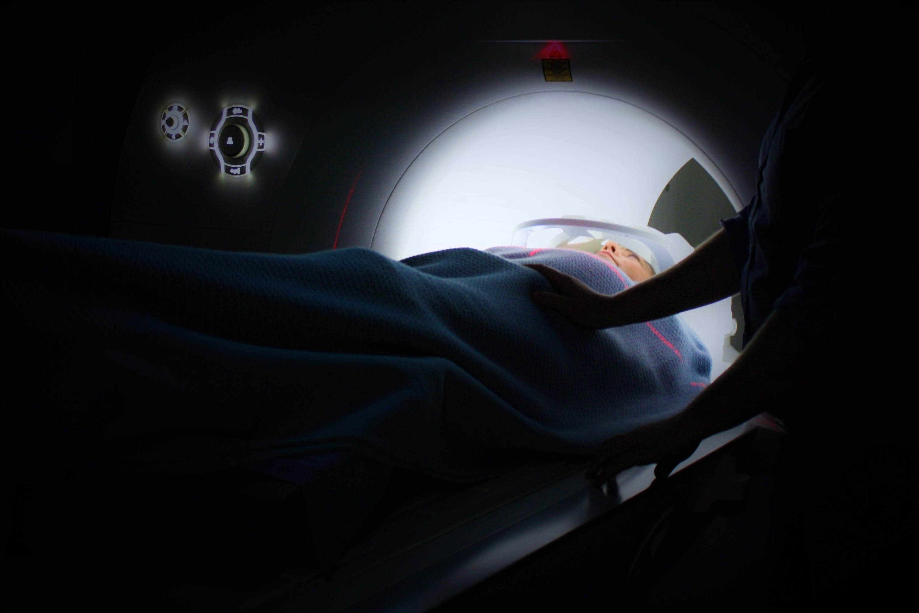 an image of an MRI machine representing cancer rates