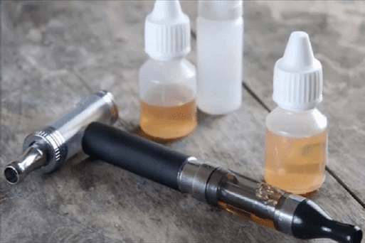 Vaping device and vaping liquid