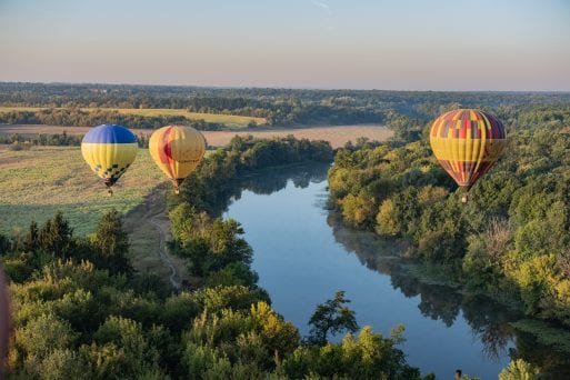 image of hot air balloons showing a legal way to scatter ashes 