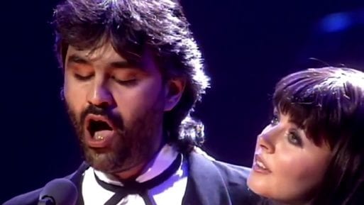 Andrea Bocelli and Andrea Brightman performing Con te Partiro