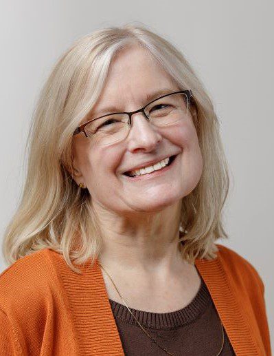 A portrait of Carol Bradley Bursack, who has experience giving the news that someone has died to those with dementia.