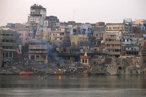 Cremation on the Ganges following stay at death hotel