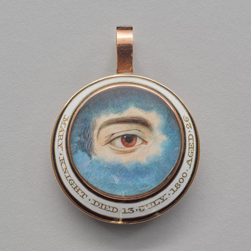memorial pendant depicting close up of an eye